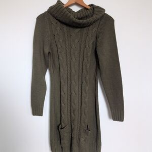 VENUS Forest Green Cable Knit Turtleneck Sweater